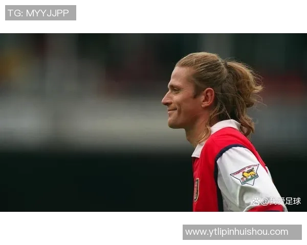 足球巨星的辉煌历程与不朽成就探索:从草根到巅峰的传奇故事